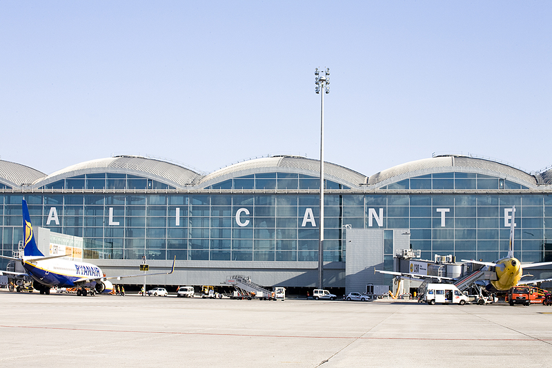 El aeropuerto de “El Altet” alcanza cifras brutales con más de 1.200 vuelos en la operación salida de agosto