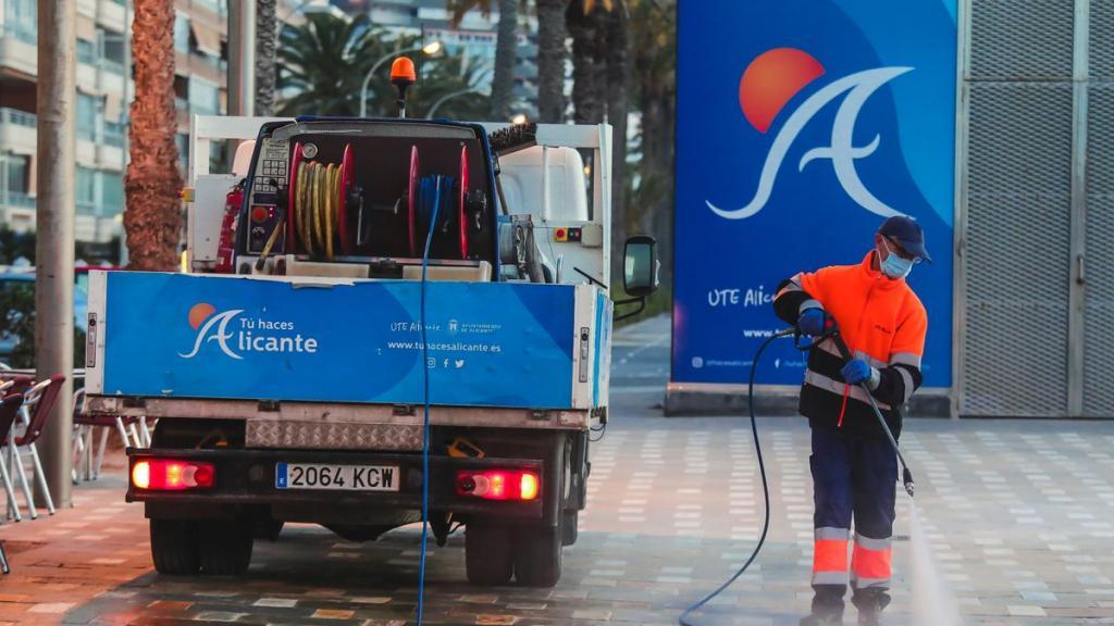 Alicante prorroga el contrato de limpieza diaria y gestión de residuos