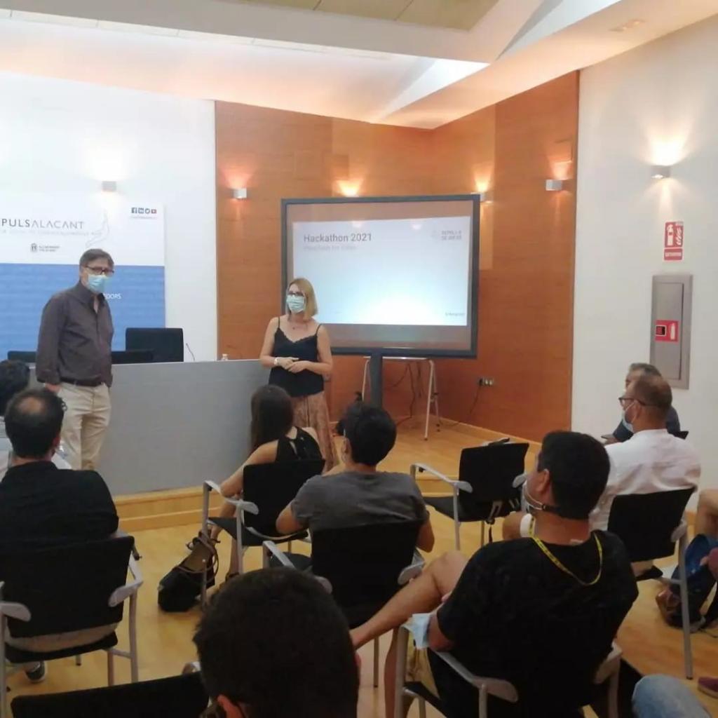 Alicante celebra el primer “hackathon govtech for cities” para aportar soluciones digitales