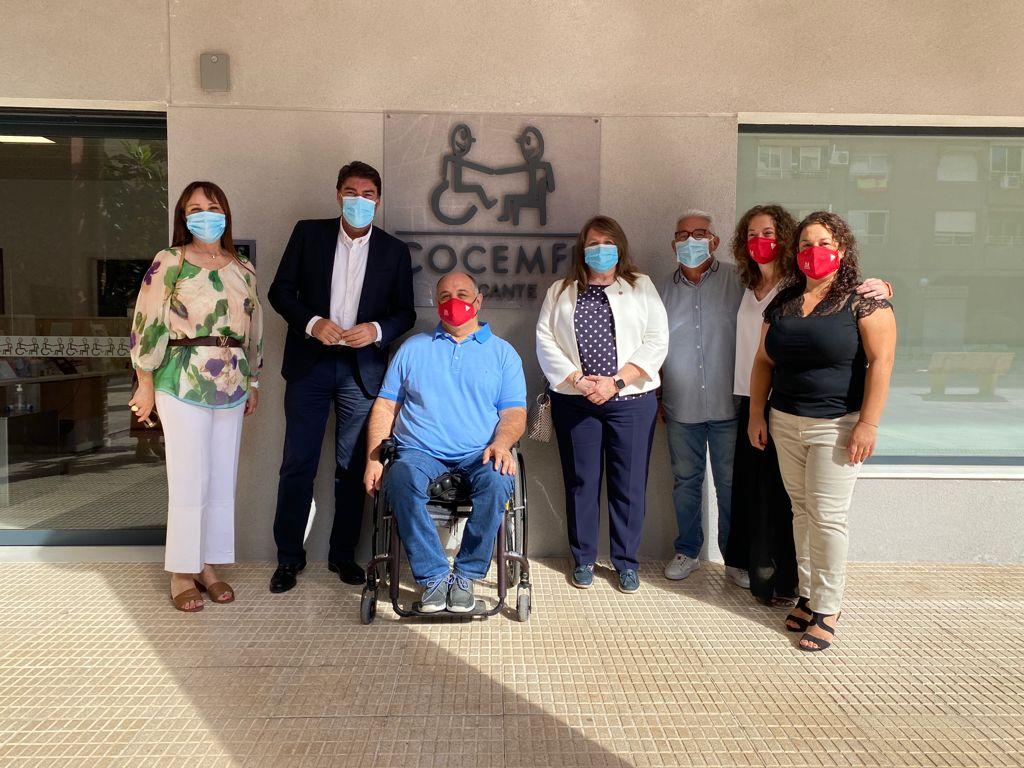 El alcalde visita COCEMFE para reafirmar el apoyo a los alicantinos con discapacidad