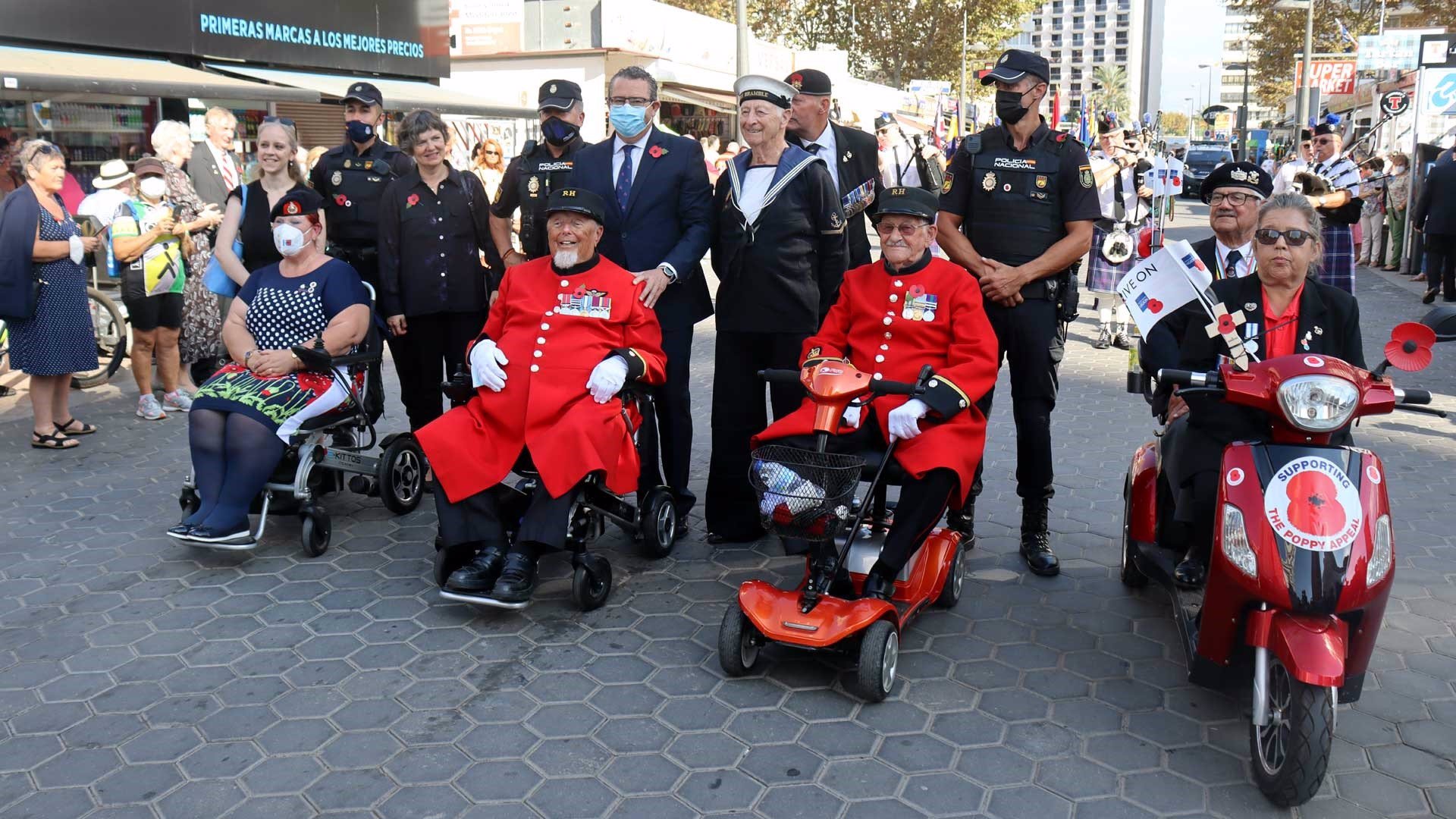 Benidorm conmemora un año más el ‘Poppy Appeal’ con un desfile de la Royal British Legion