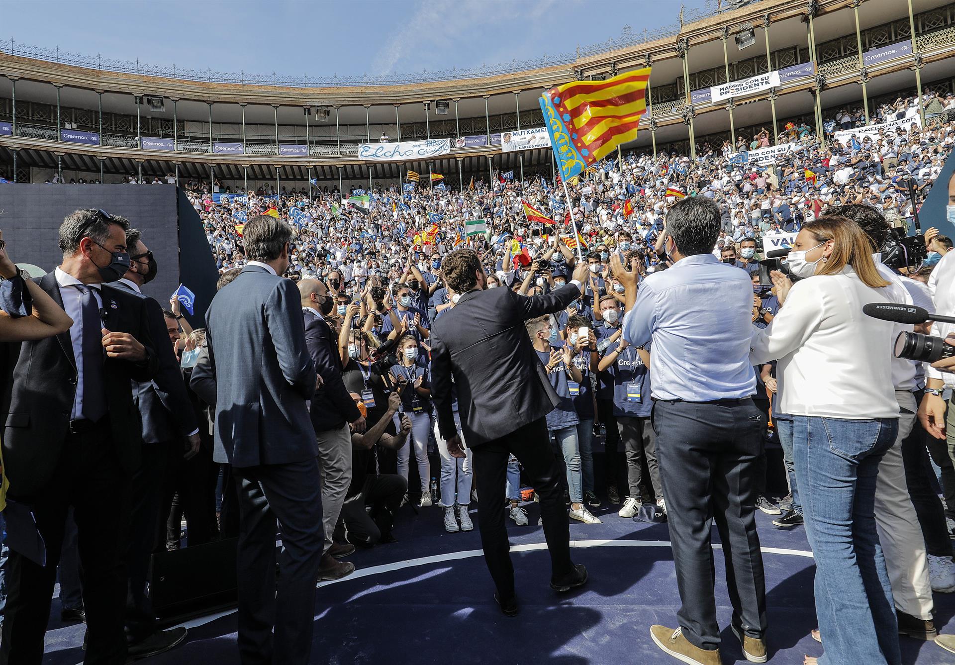 Un PP con la vista en las elecciones exhibe músculo en Valencia y llena la Plaza de Toros seis años después