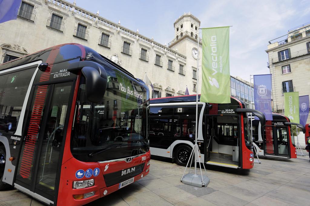 Alicante renovará 43 autobuses de su flota con 20 híbridos y 23 eléctricos antes de terminar 2024