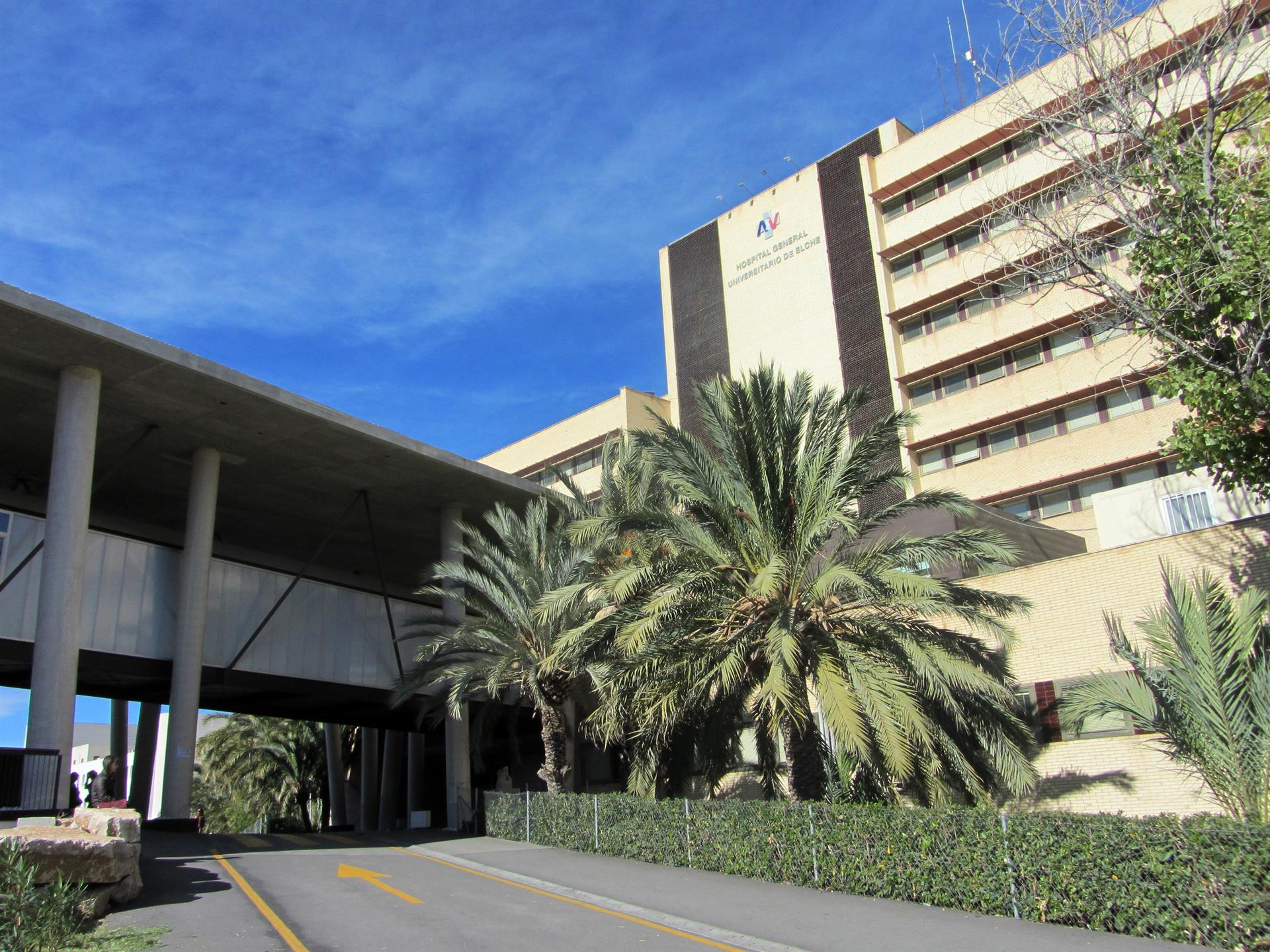 Marciano Gómez anuncia que las obras del bloque quirúrgico del Hospital General Universitario de Elche se van a reanudar a principios de año