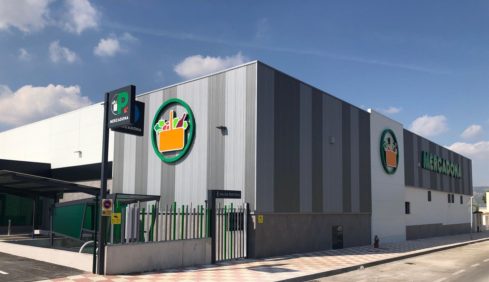 Mercadona abre dos nuevas tiendas “eficientes” en Alicante y Castalla con 94 empleados