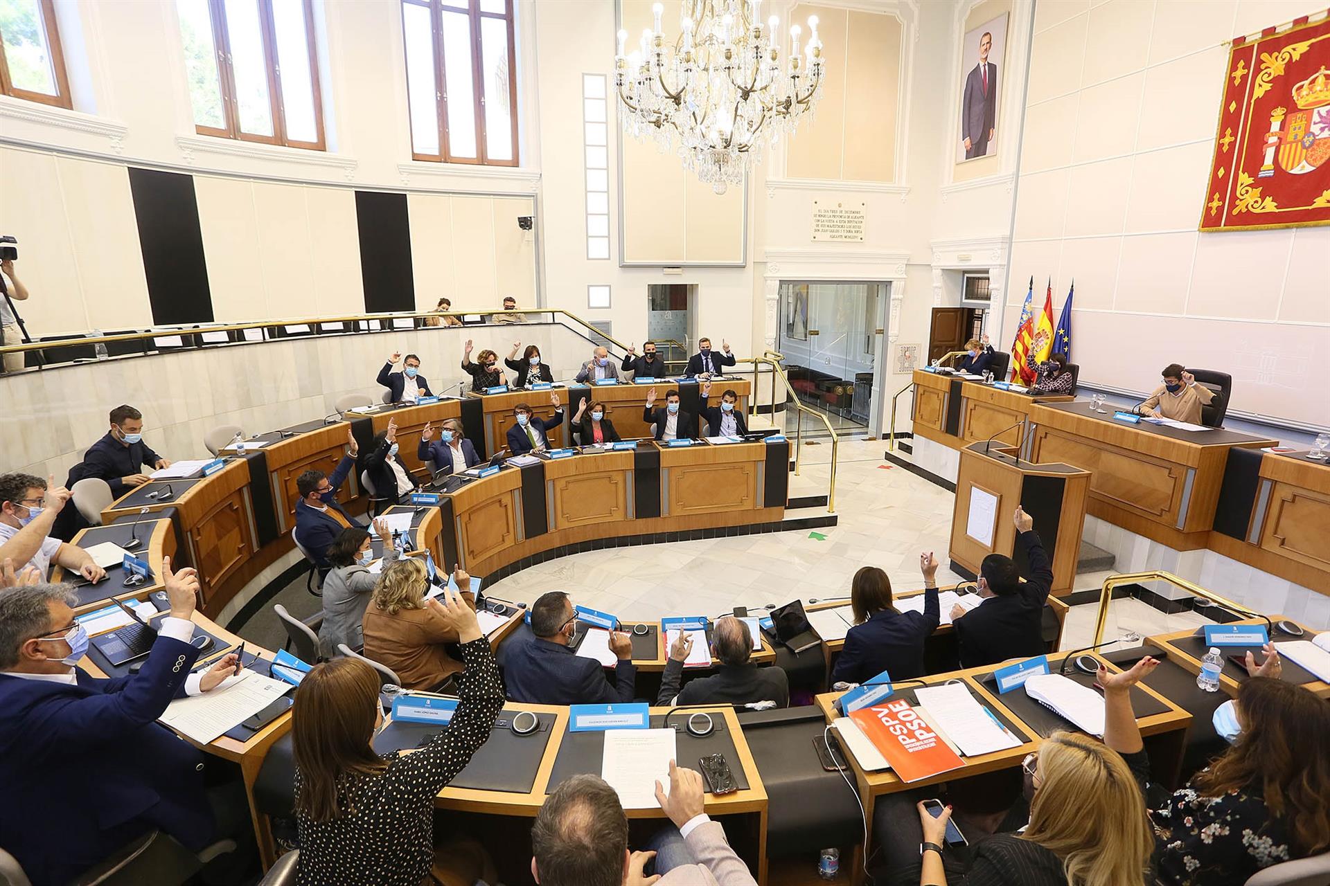 Diputación aprueba una moción de Compromís con la abstención de Cs, que condena la corrupción del PP