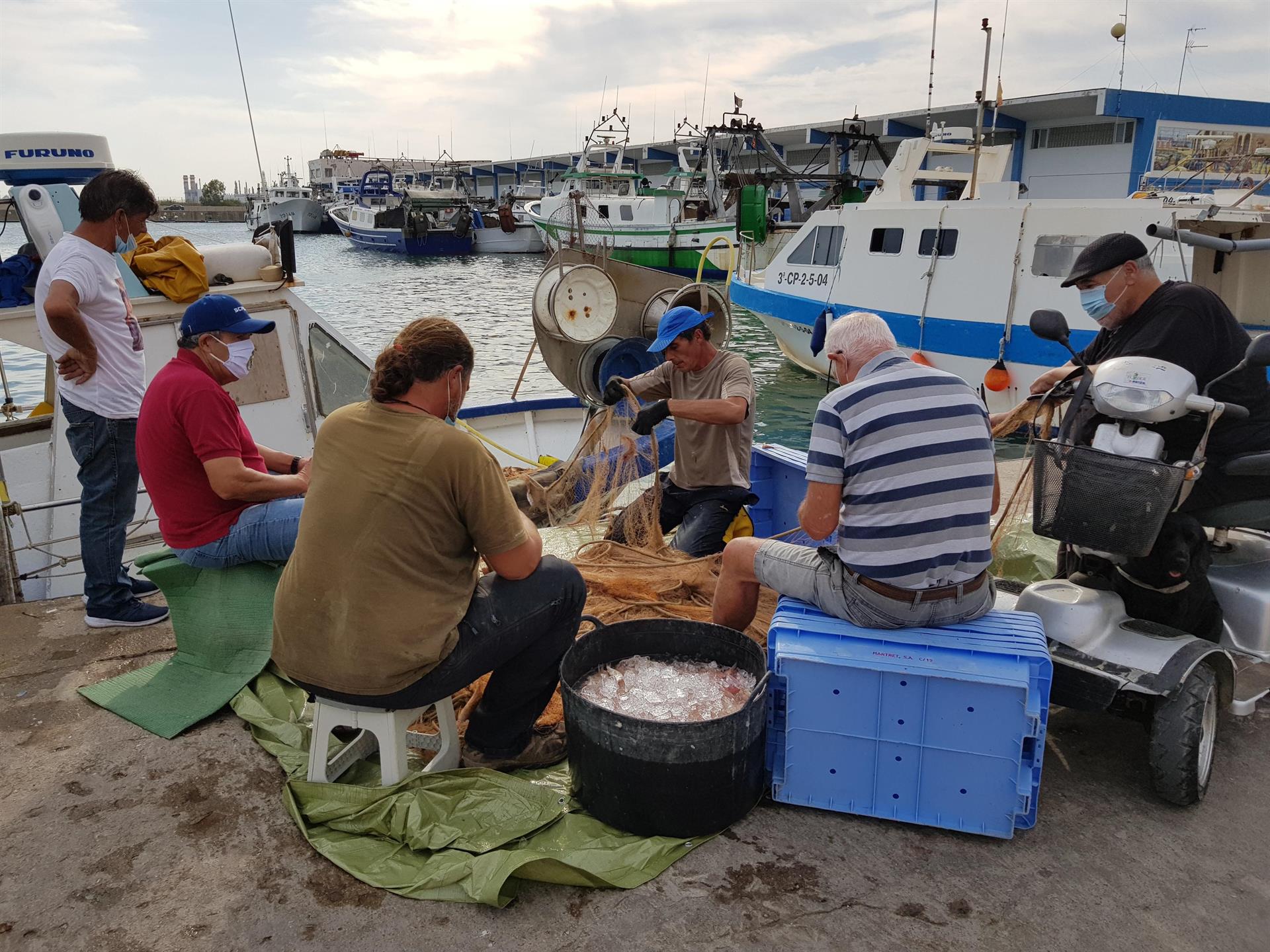 Pescadores rechazan el «mazazo» de la UE al recortar un 6% los días de trabajo de la flota mediterránea