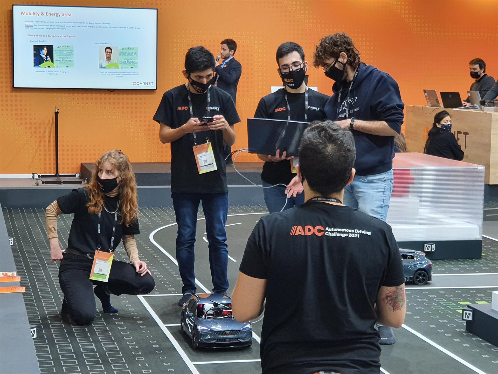 Un grupo de robótica del Campus de Alcoy de la UPV, ganador de un concurso nacional de vehículos autónomos en Barcelona