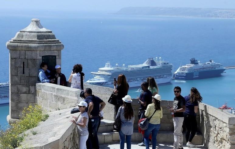 Unos 7.000 cruceristas llegan a Alicante esta semana