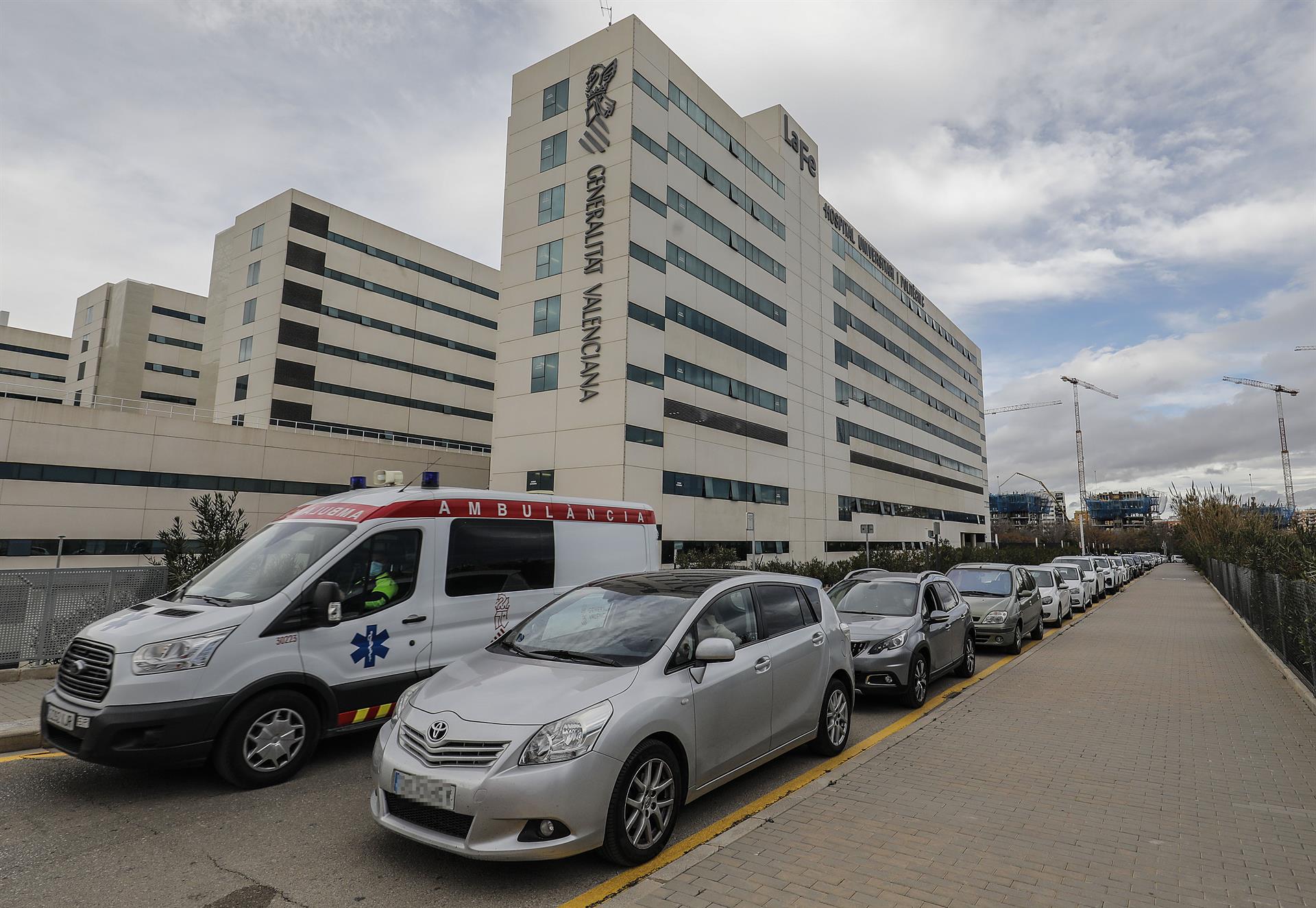 Puig señala que la situación en los hospitales es “compleja” aunque está “bastante estabilizada”