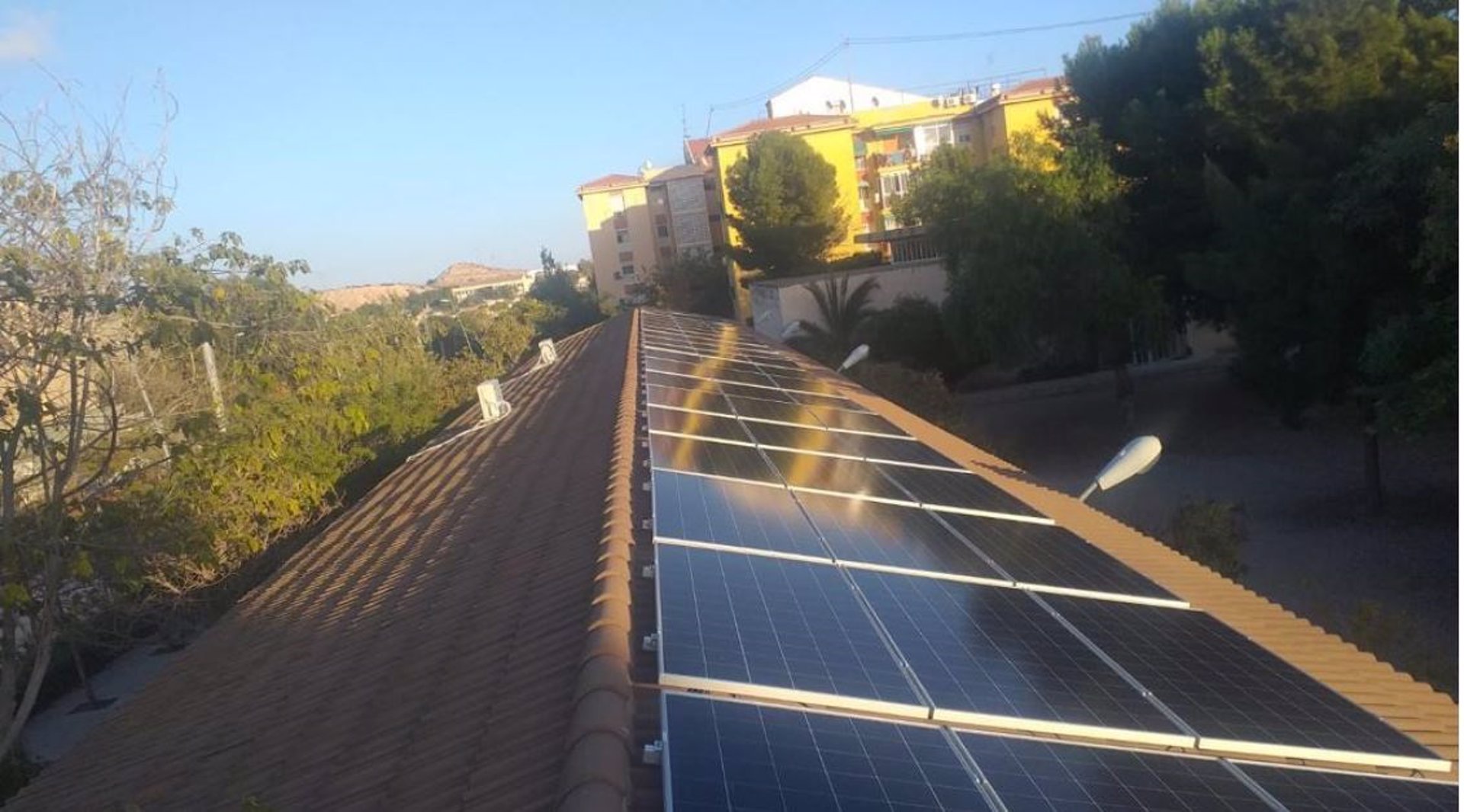 Tres empresas optan al concurso para la instalación de paneles solares en 30 edificios públicos