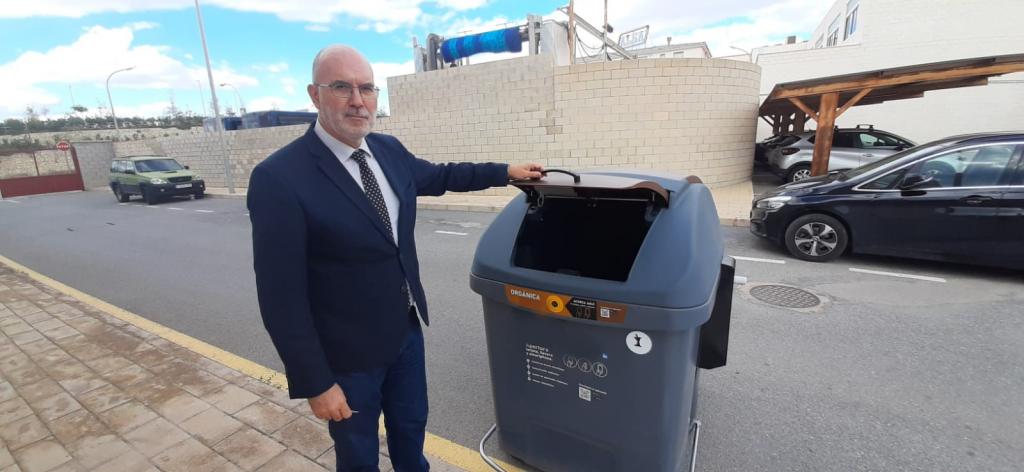 Villar “agradece” a Barceló la idea de las ventajas fiscales por separar residuos y le informa de que “ya están contempladas”