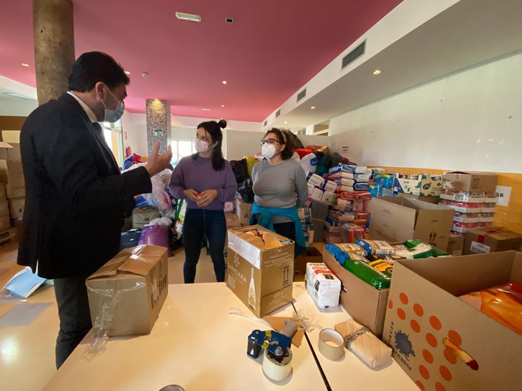 El ayuntamiento traslada Ciudad Luz toneladas de donaciones para ayudar a Ucrania