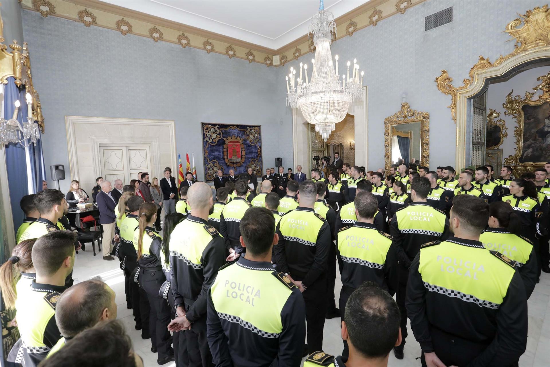 Alicante concede a la Policía Local la medalla de Honor de la Ciudad por sus 175 años de entrega y servicio