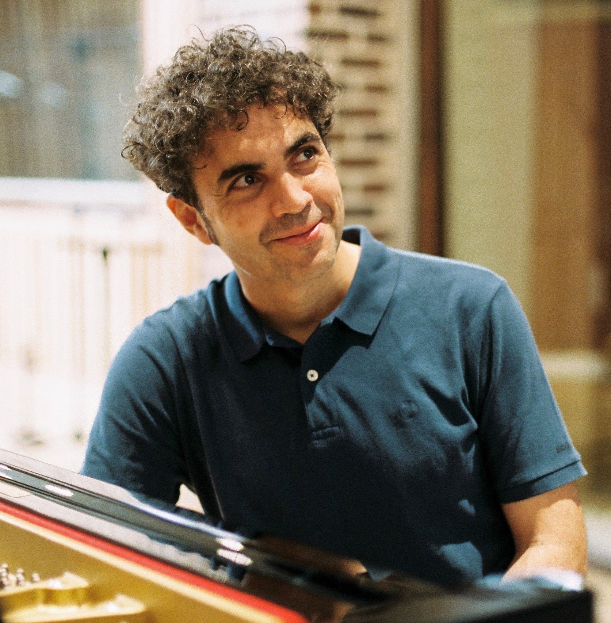 Celebramos el día mundial del piano con el pianista alicantino Jaime Córdoba