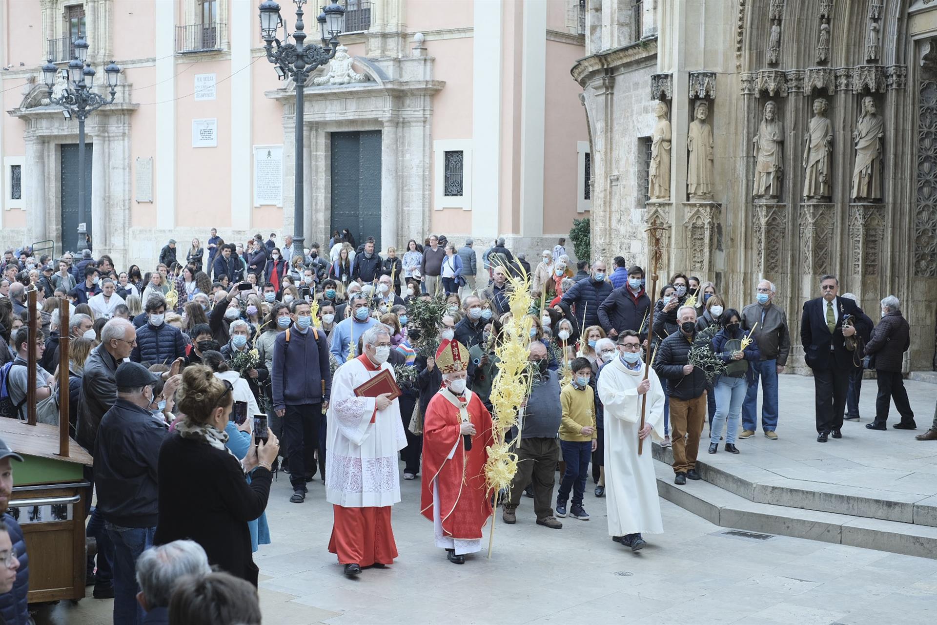 Valencia celebra el Domingo de Ramos con la bendición de palmas en la Catedral y la posterior procesión