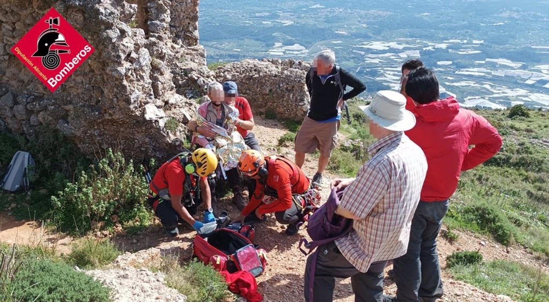 Rescatan a una senderista de 73 años con lipotimia y lesión de muñeca en Callosa d’en Sarrià