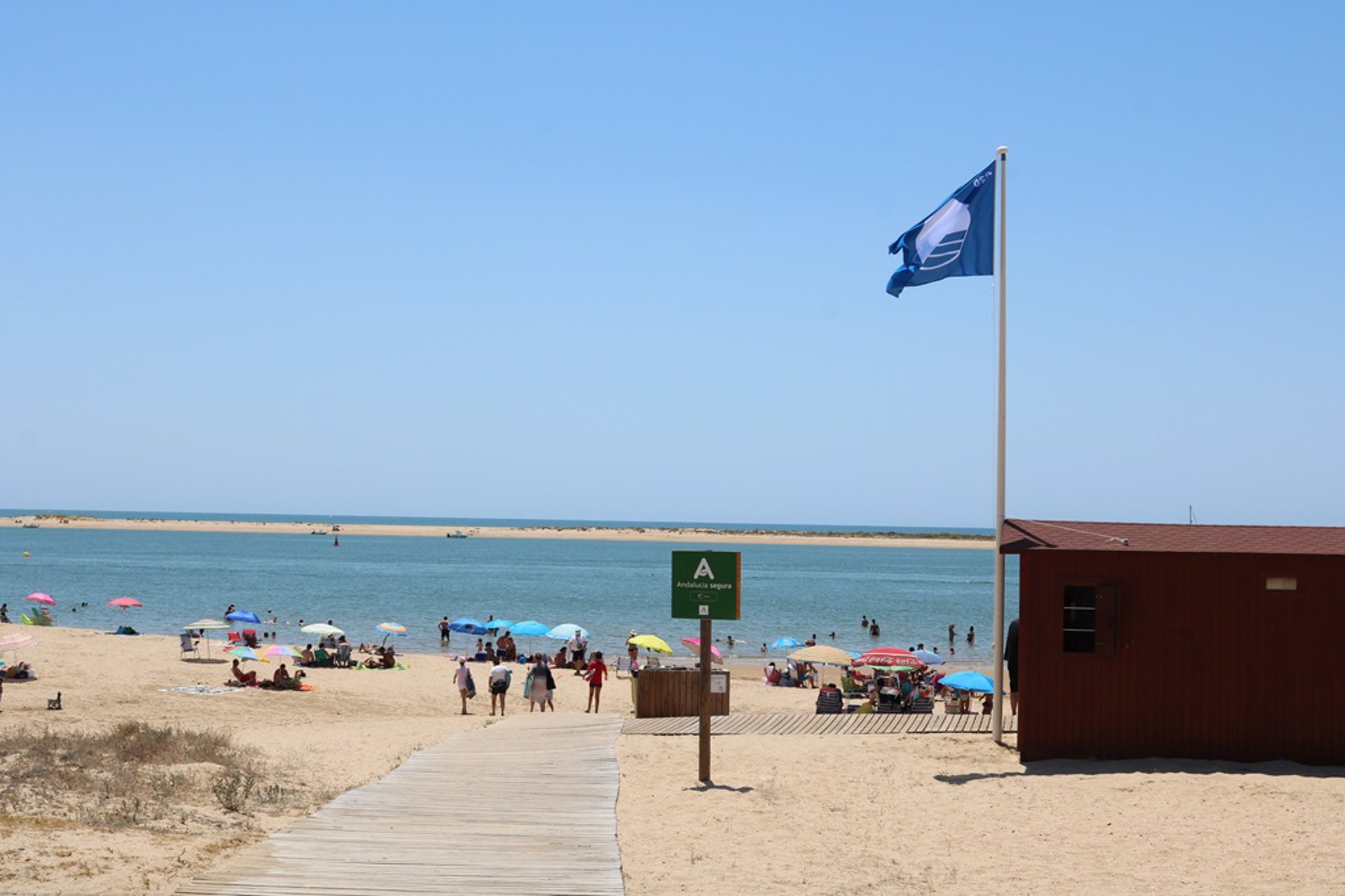 Las playas y puertos deportivos de la Comunitat Valenciana revalidan su liderazgo con 158 banderas azules