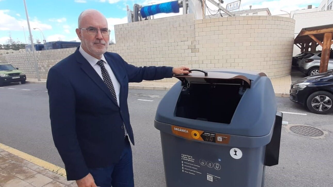 Avanza la recogida selectiva en Alicante con la implantación de contenedores inteligentes en la Playa de San Juan