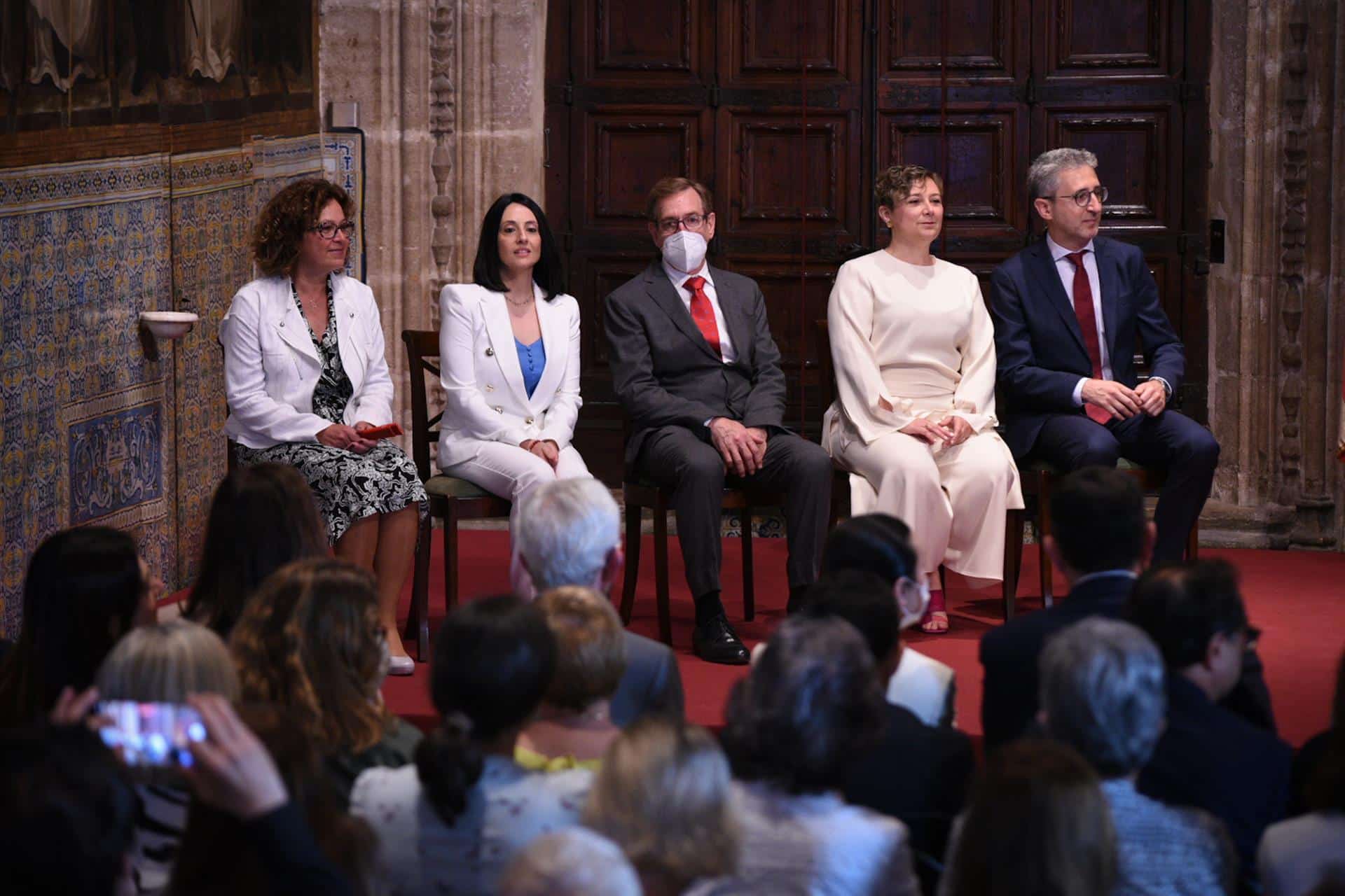 Toman posesión los nuevos consellers del gobierno valenciano con más mujeres de la historia