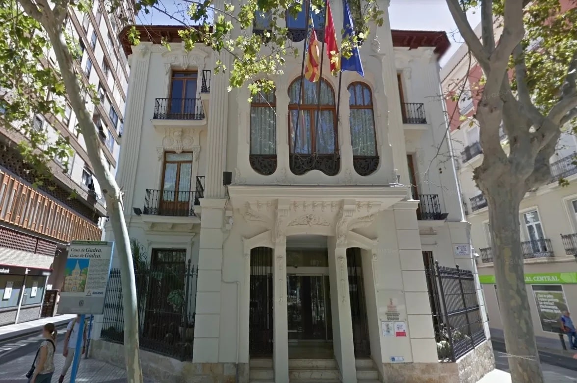 Innovación mantendrá reuniones con empresarios, sindicatos y ciudadanía en la Casa de las Brujas de Alicante