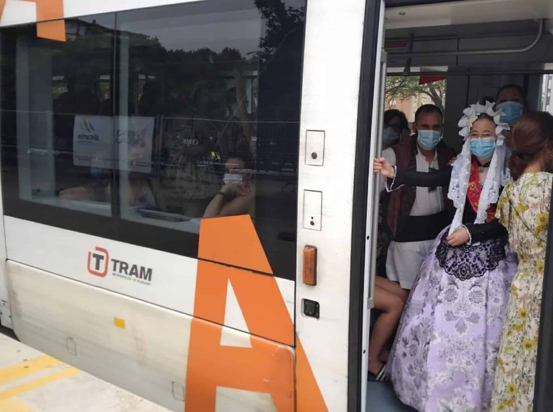 El Tram inicia el servicio ininterrumpido de Hogueras, que ofertará 1,4 millones de plazas hasta el 25