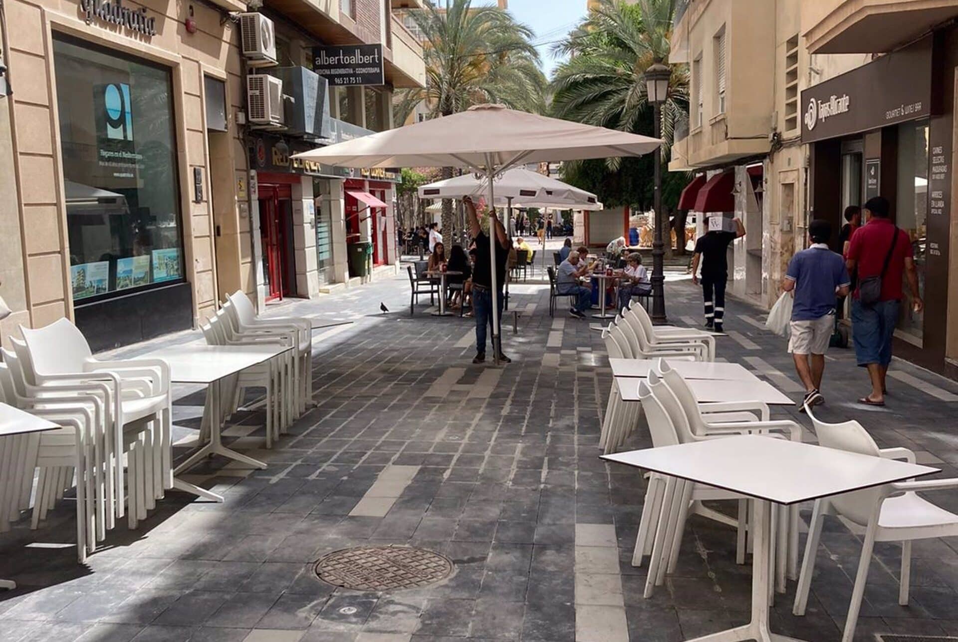El Ayuntamiento prevé finalizar en verano las obras de la reforma integral de la Plaza Nueva del centro