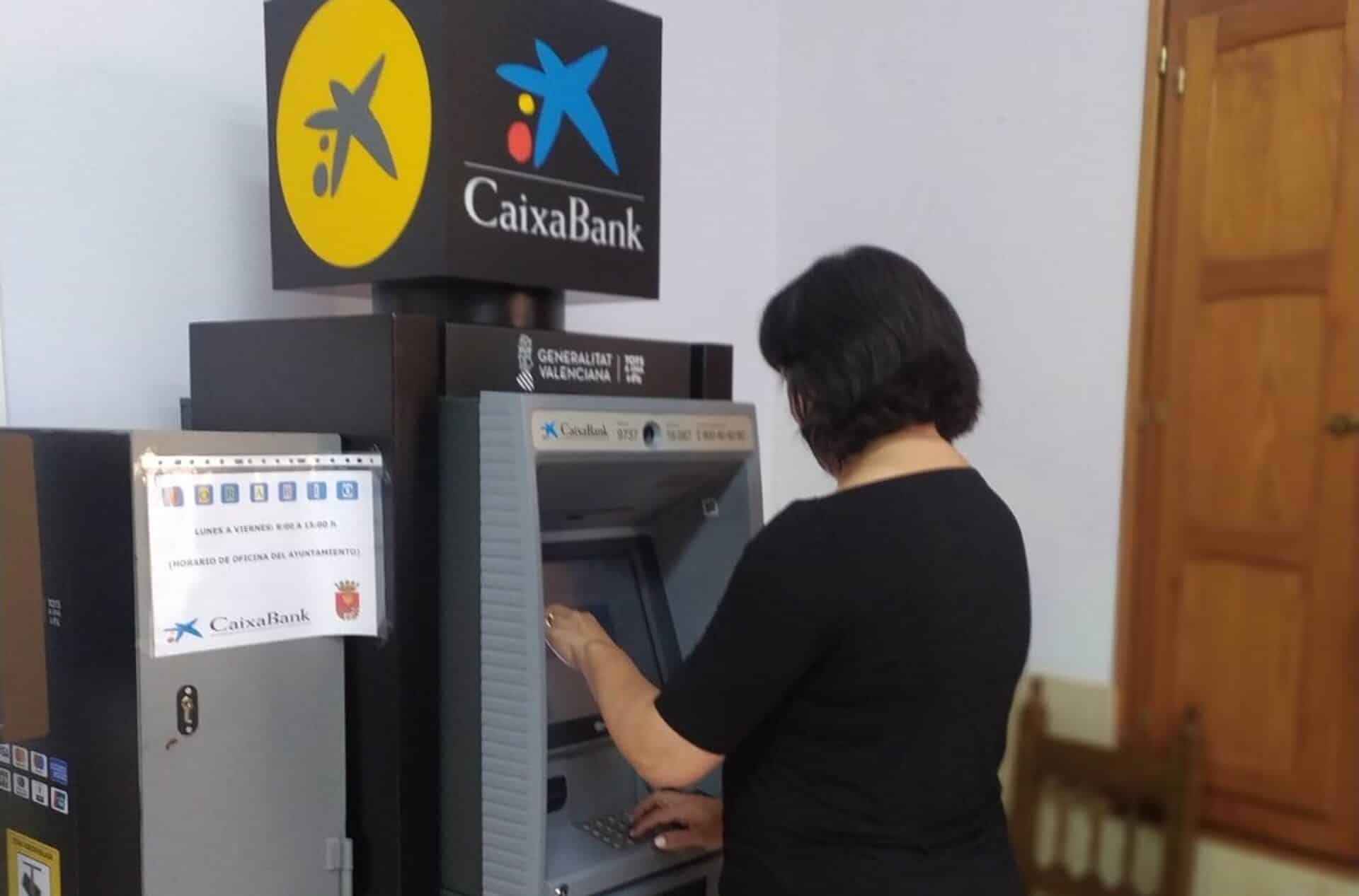 La Generalitat instala 128 cajeros automáticos en un centenar de municipios pequeños que beneficiarán a 61.000 personas