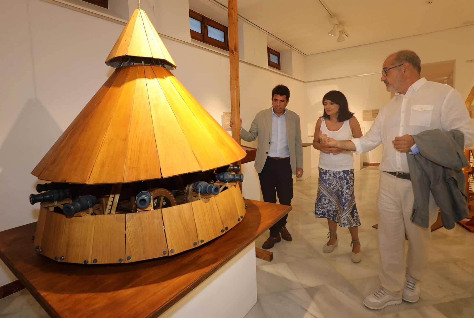 Una muestra interactiva en el Palacio Provincial de Alicante despliega el ingenio de Da Vinci con 50 piezas