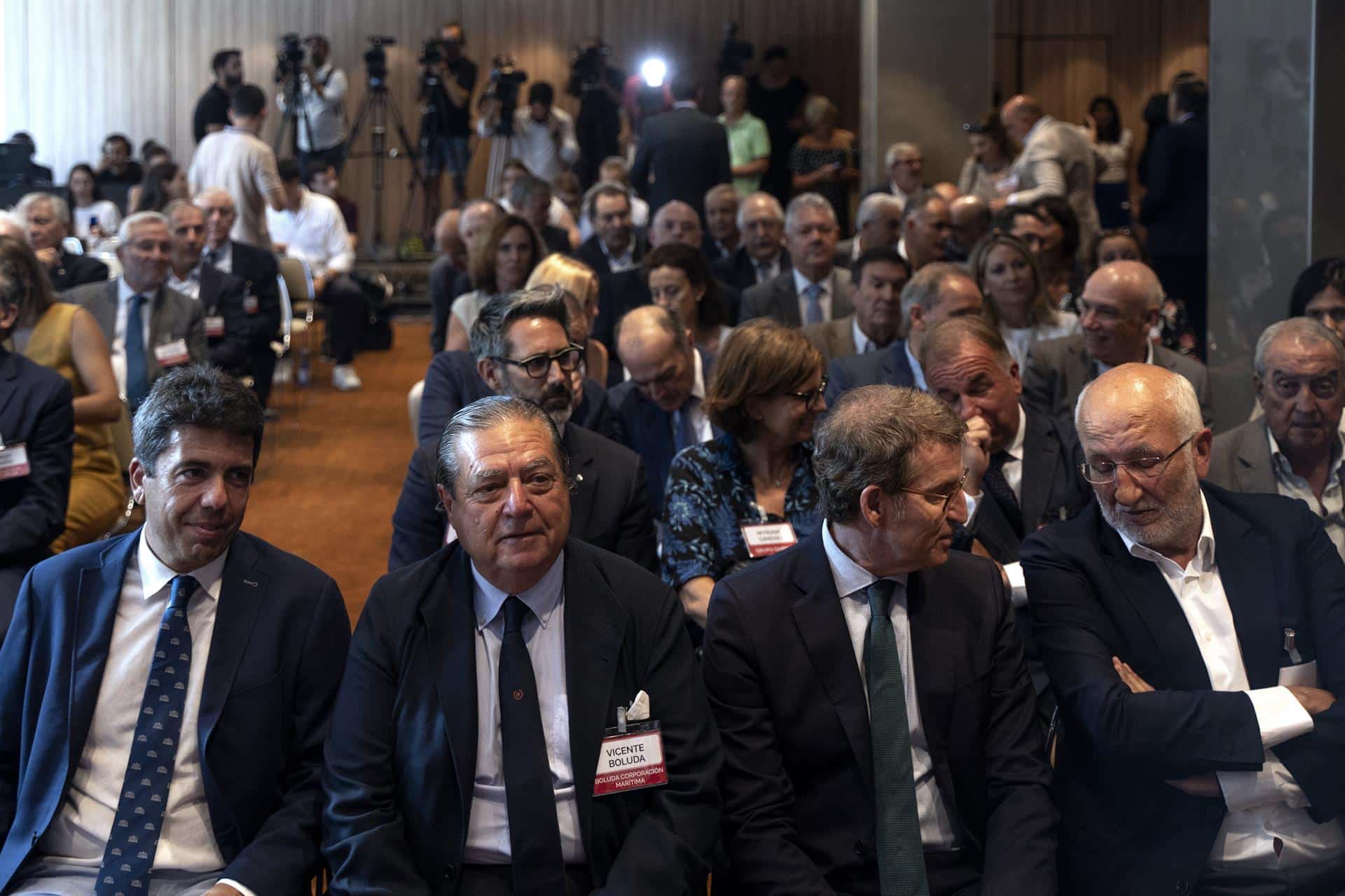 Feijóo defiende el Corredor Mediterráneo e insta a las CCAA a “cooperar” para su finalización
