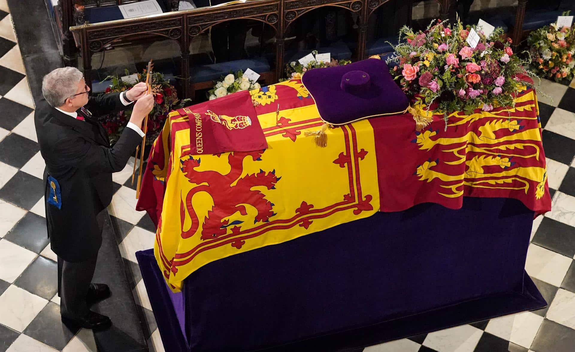 El certificado de defunción de Isabel II recoge su elevada edad como causa de la muerte