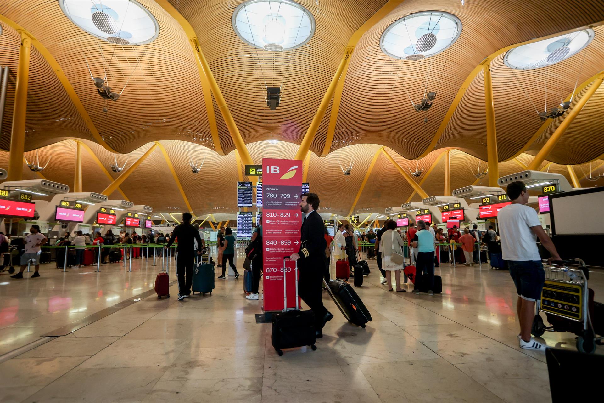La huelga de tripulantes de Iberia Express finaliza con 60 vuelos cancelados en diez jornadas