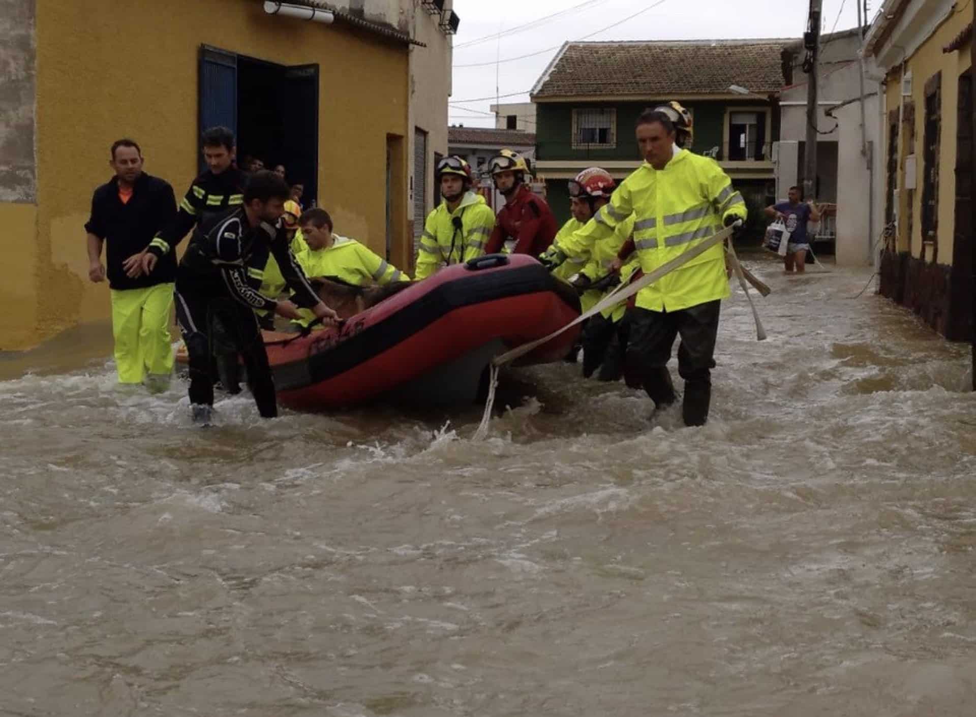 Los bomberos del Ayuntamiento forman a las Fuerzas y Cuerpos de Seguridad para actuar en inundaciones