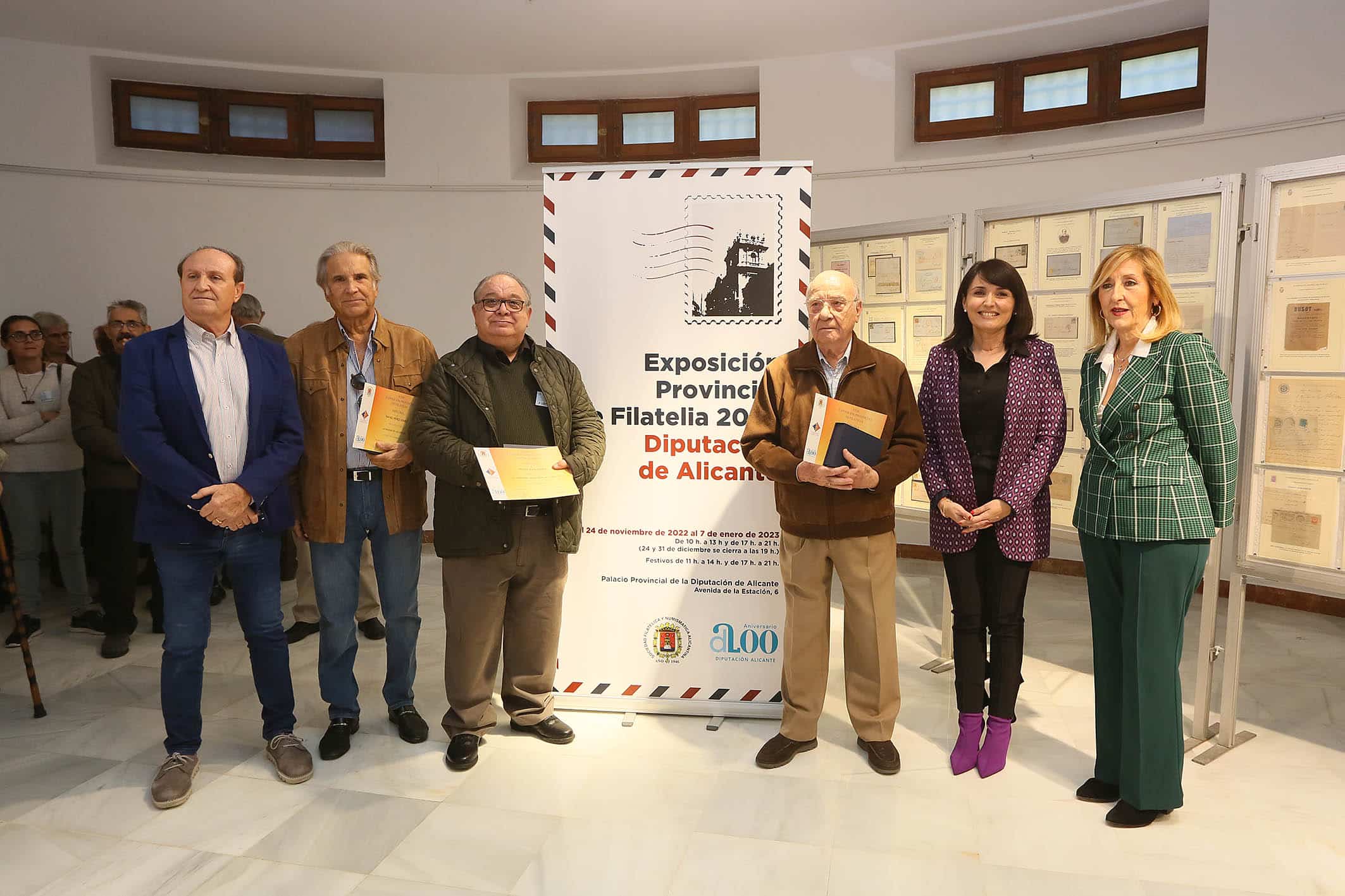 La Diputación inaugura la XXIII Exposición Provincial de Filatelia con más de 9.000 sellos que recorren la historia alicantina
