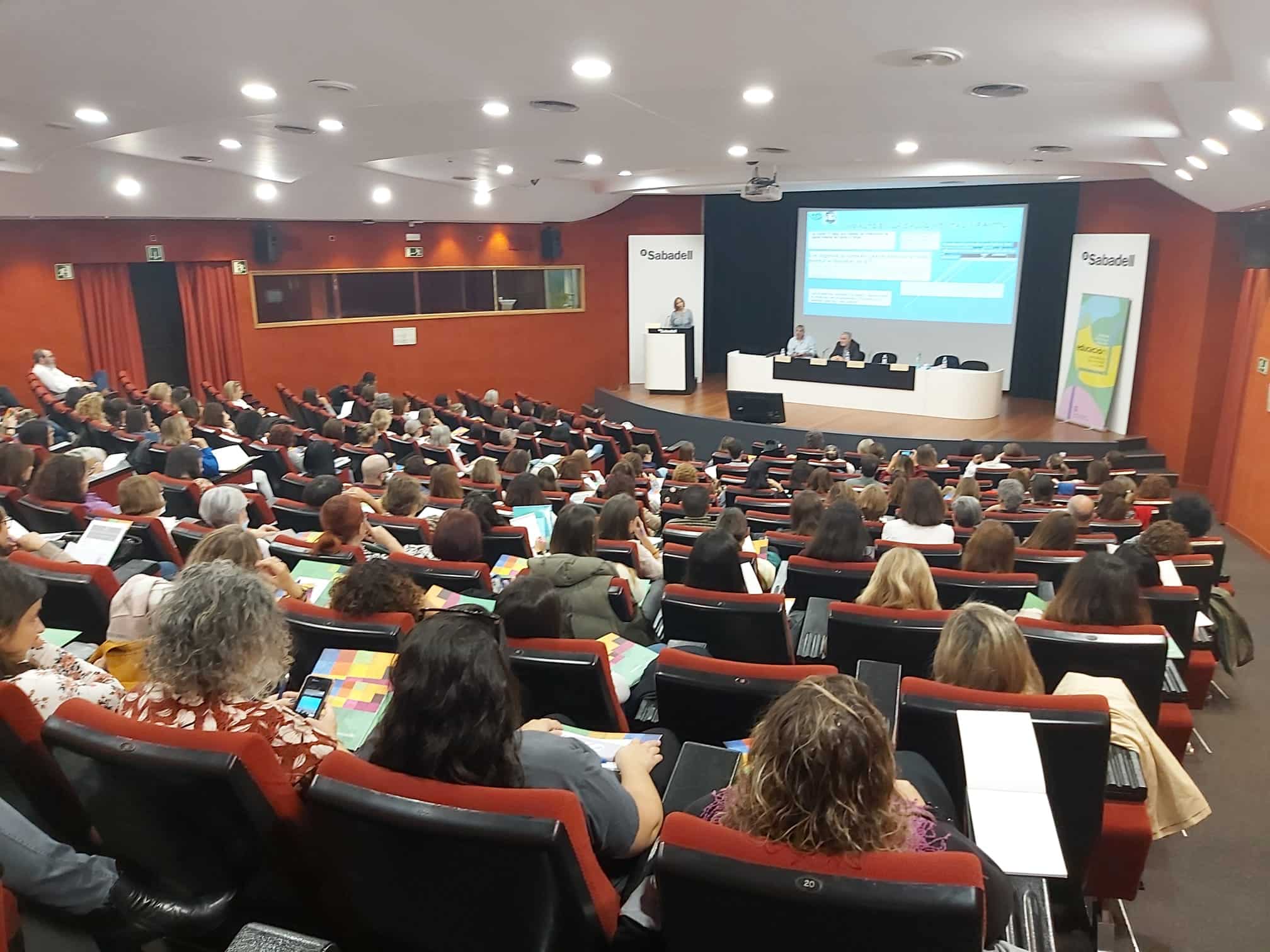 El Ayuntamiento forma a más de 200 especialistas en salud mental infantojuvenil en Alicante