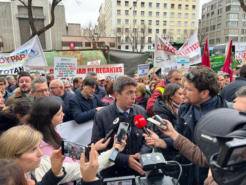 <strong>Mazón reclama en Madrid junto a miles de regantes “justicia” para el trasvase Tajo-Segura y exige al Gobierno una rectificación</strong>
