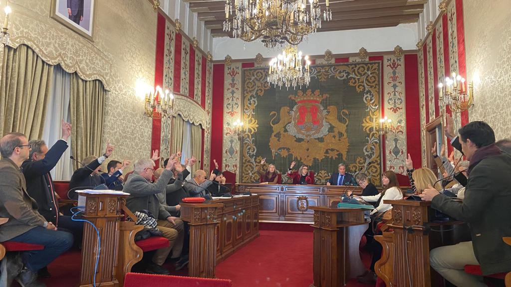 El pleno municipal pide a la Generalitat cambios en la gestión de los centro de Alzheimer