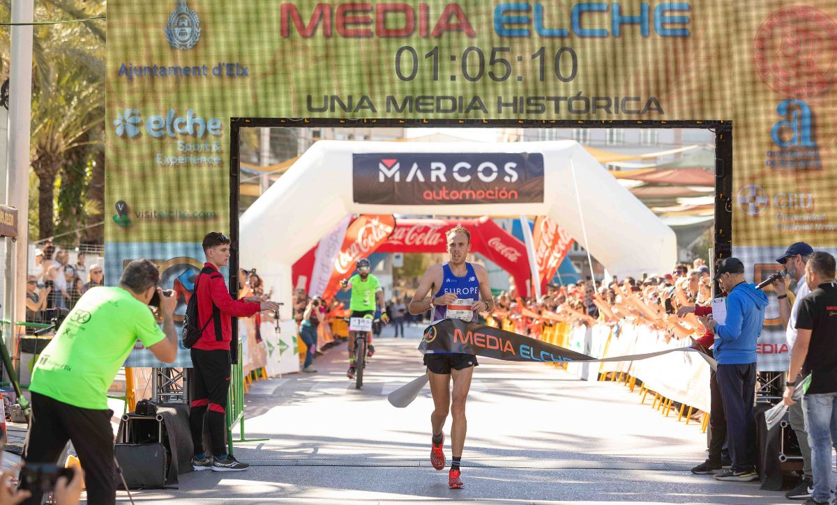 El británico Ben Connor y la marroquí Hilali Siham ganan la 50ª Media Maratón de Elche