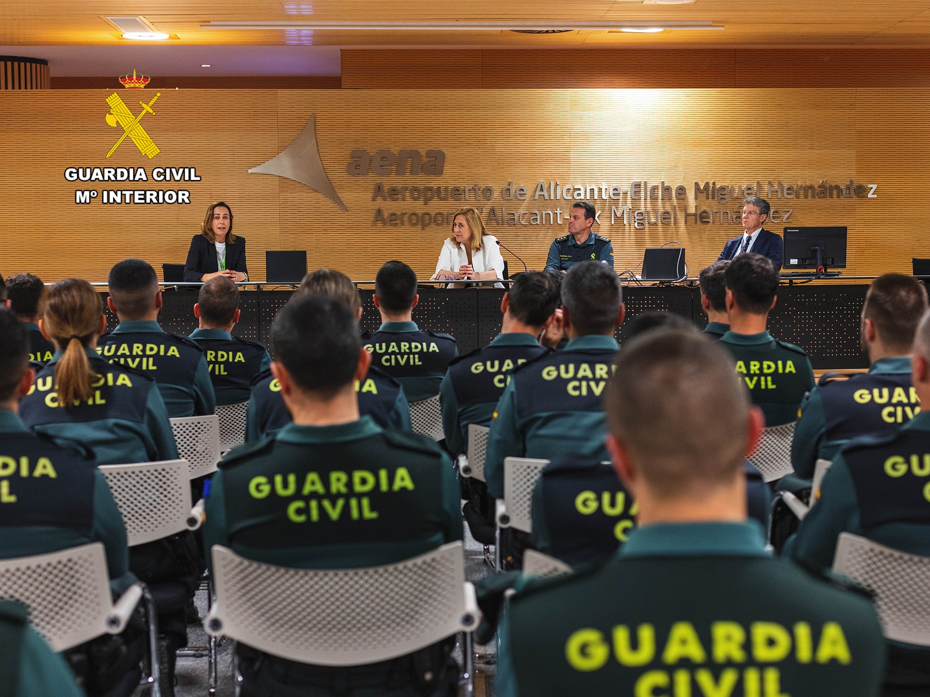 <strong>La Guardia Civil presenta la nueva incorporación de plantilla del Aeropuerto de Alicante – Elche Miguel Hernandez </strong>