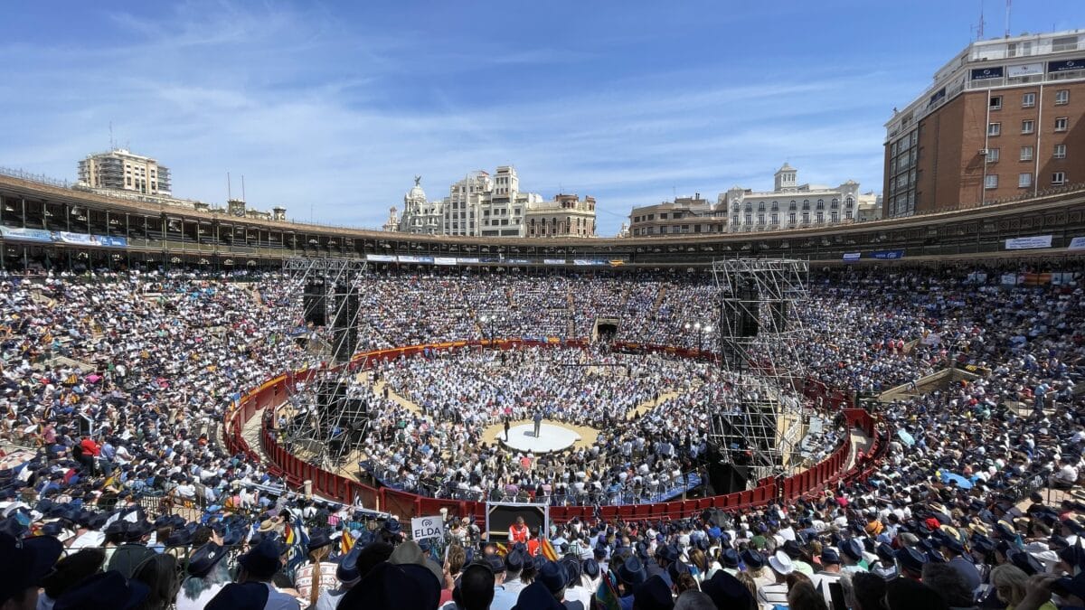 El PPCV celebra su mitin central de campaña ante 12.000 personas en la Plaza de Toros de Valencia. 