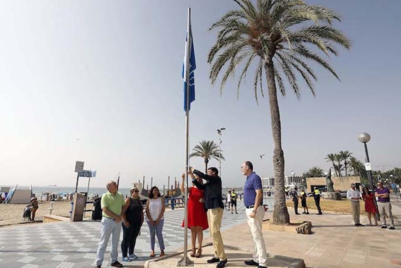 Alicante suma a las cinco Banderas Azules la mención de Especial Accesibilidad en las playas