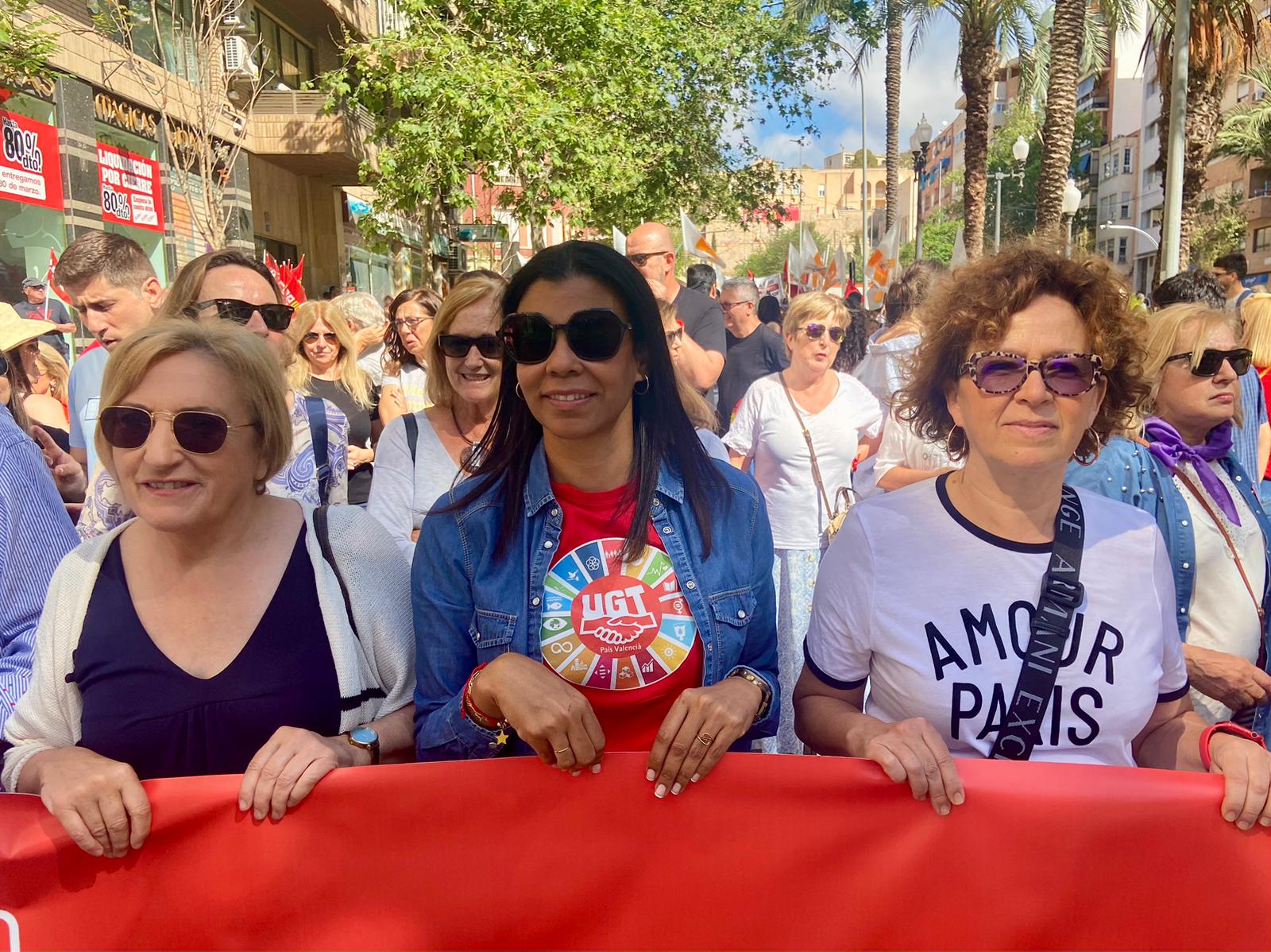 La candidata del PSPV-PSOE a la Alcaldía de Alicante, Ana Barceló, participa en la manifestación del 1 de mayo.