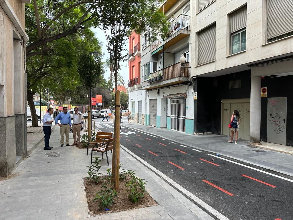 La reurbanización de la calle Sevilla permite generar un nuevo corredor verde con 38 árboles y 125 arbustos
