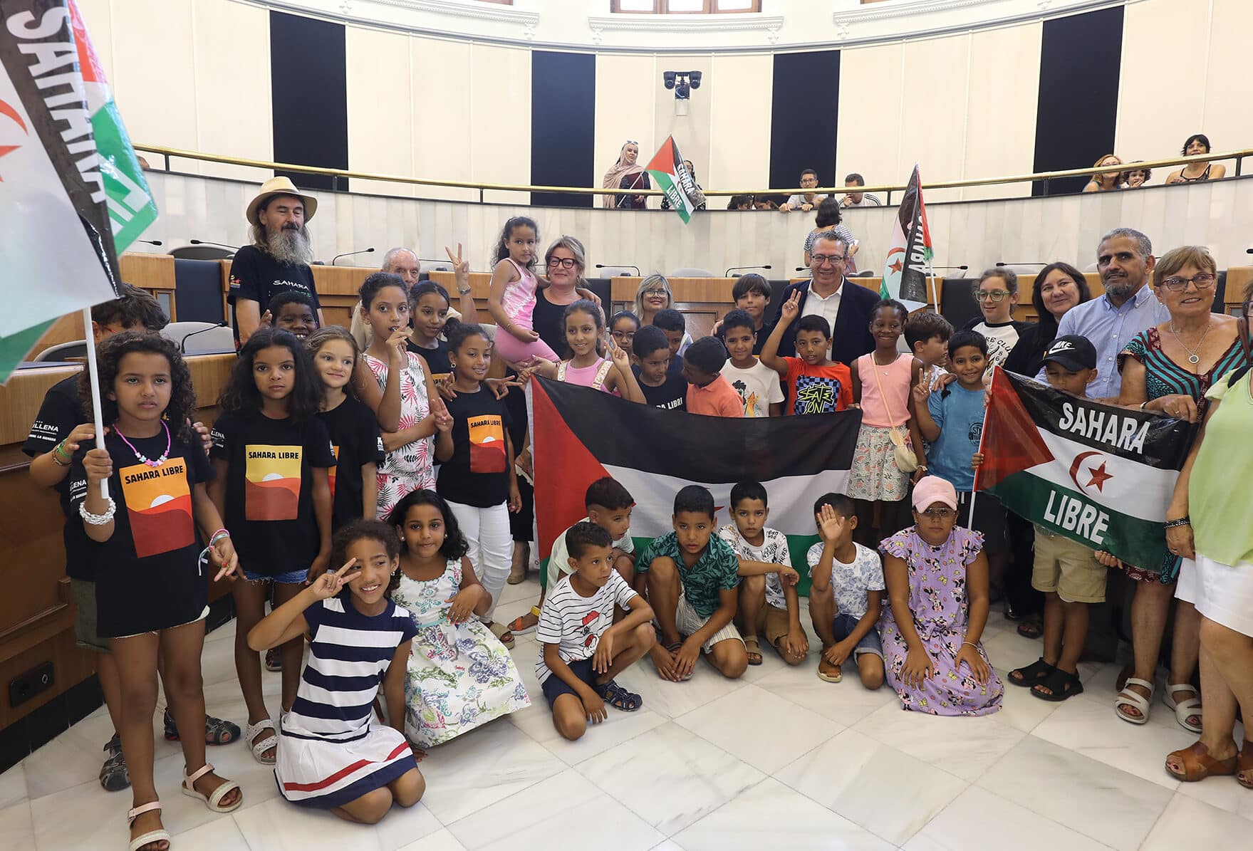 La Diputación respalda un año más el programa ‘Un verano en paz’ que acoge en Alicante a 37 niños saharauis