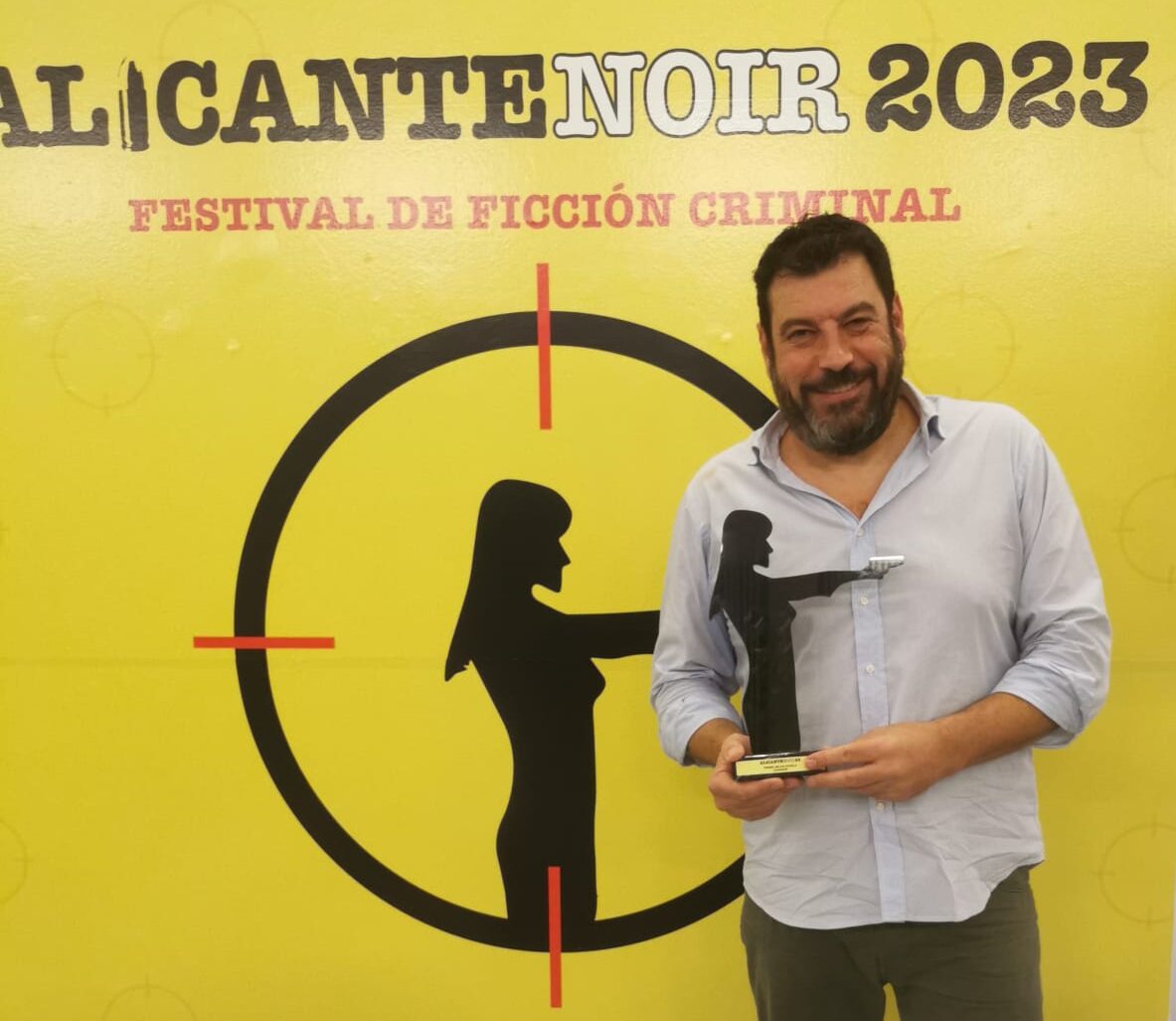 Santiago Díaz, ganador del premio Alicante Noir 2023, desvela los misterios de la novela negra