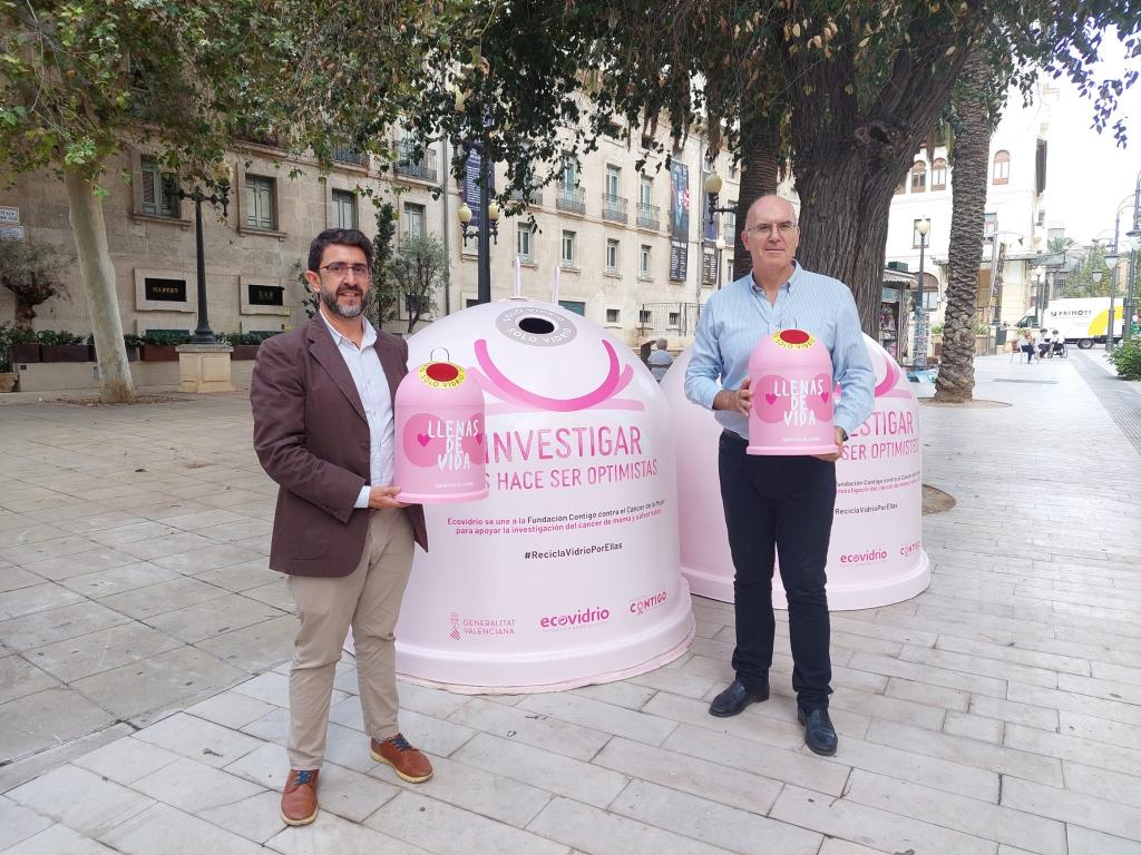 Los iglús de vidrio de Alicante se tiñen de rosa para concienciar ante el cáncer de mama