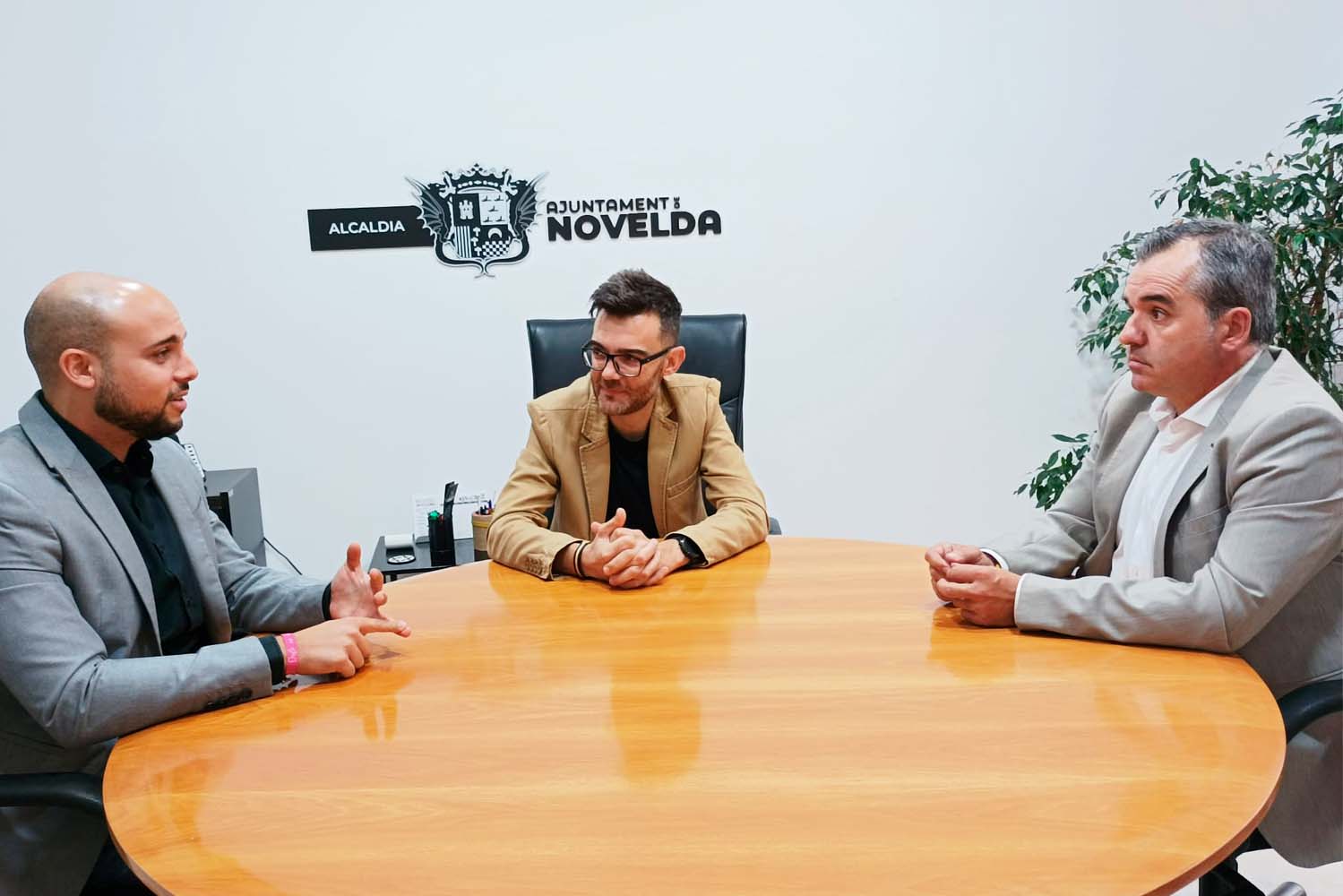 Los alcaldes de Novelda, Aspe y Monforte oficializan su intención de crear una mancomunidad que aglutine a los municipios del Valle de las Uvas