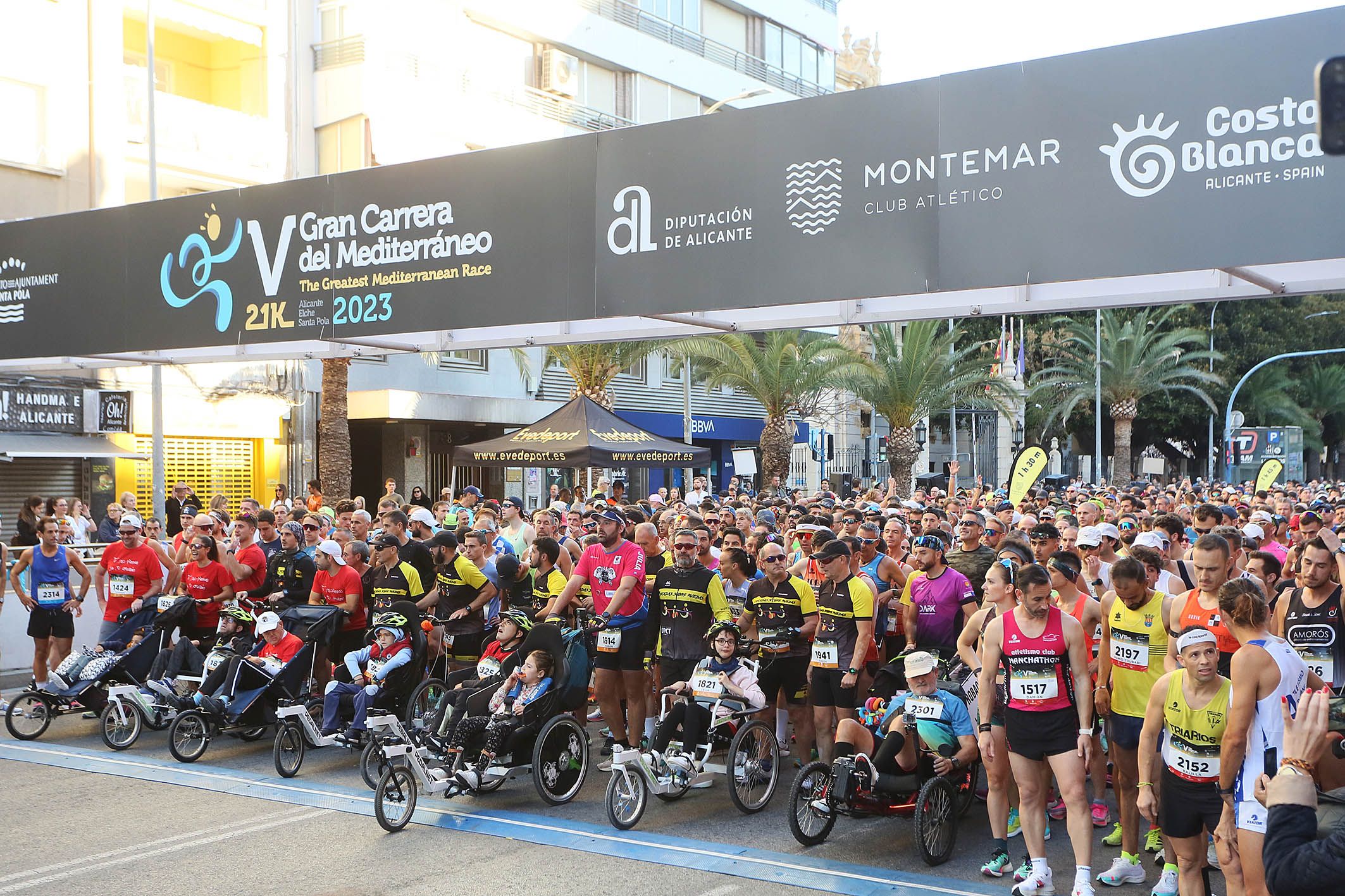 Éxito rotundo: Más de 3.000 corredores conquistan la ‘V Gran Carrera del Mediterráneo – 21K’ en Alicante