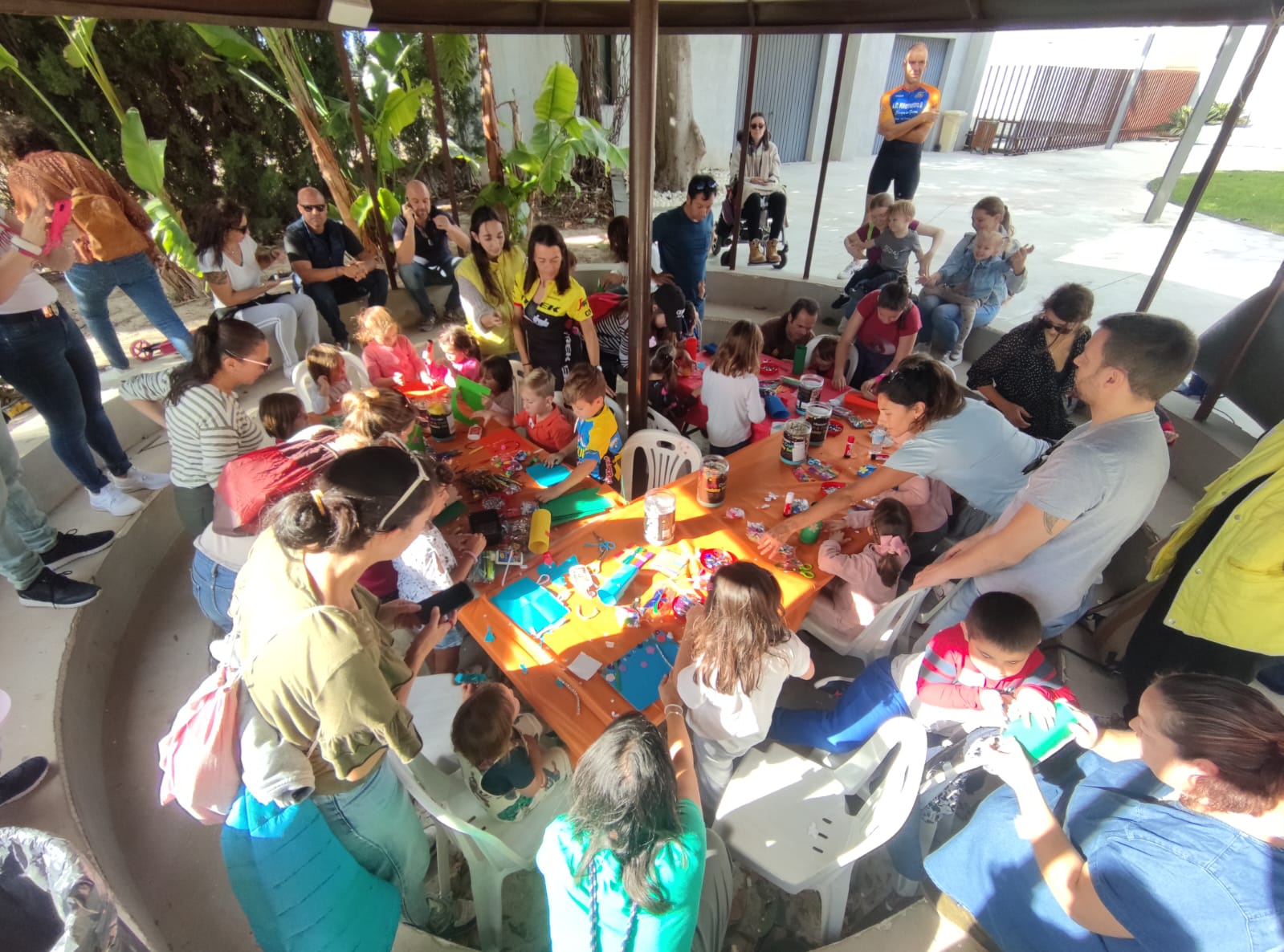 Alicante celebra el Día de la Familia con más de 600 personas en Montemar
