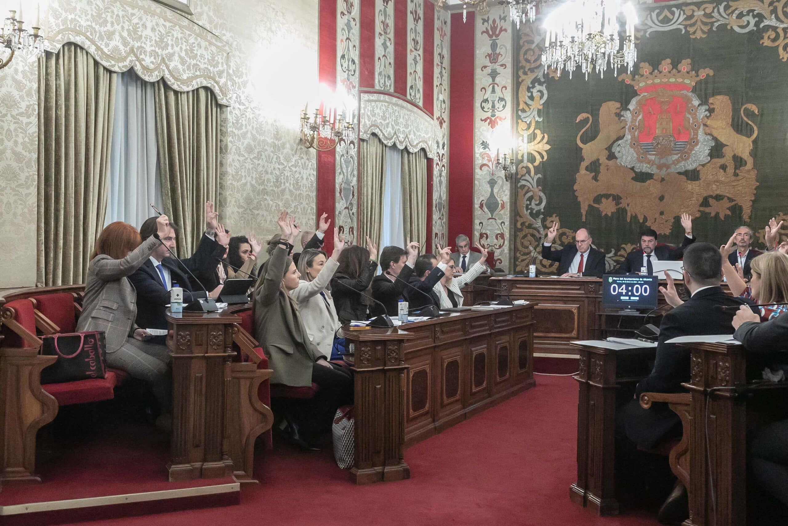 El equipo de Gobierno lleva al Pleno la “discriminación” de Alicante en las inversiones del Gobierno central